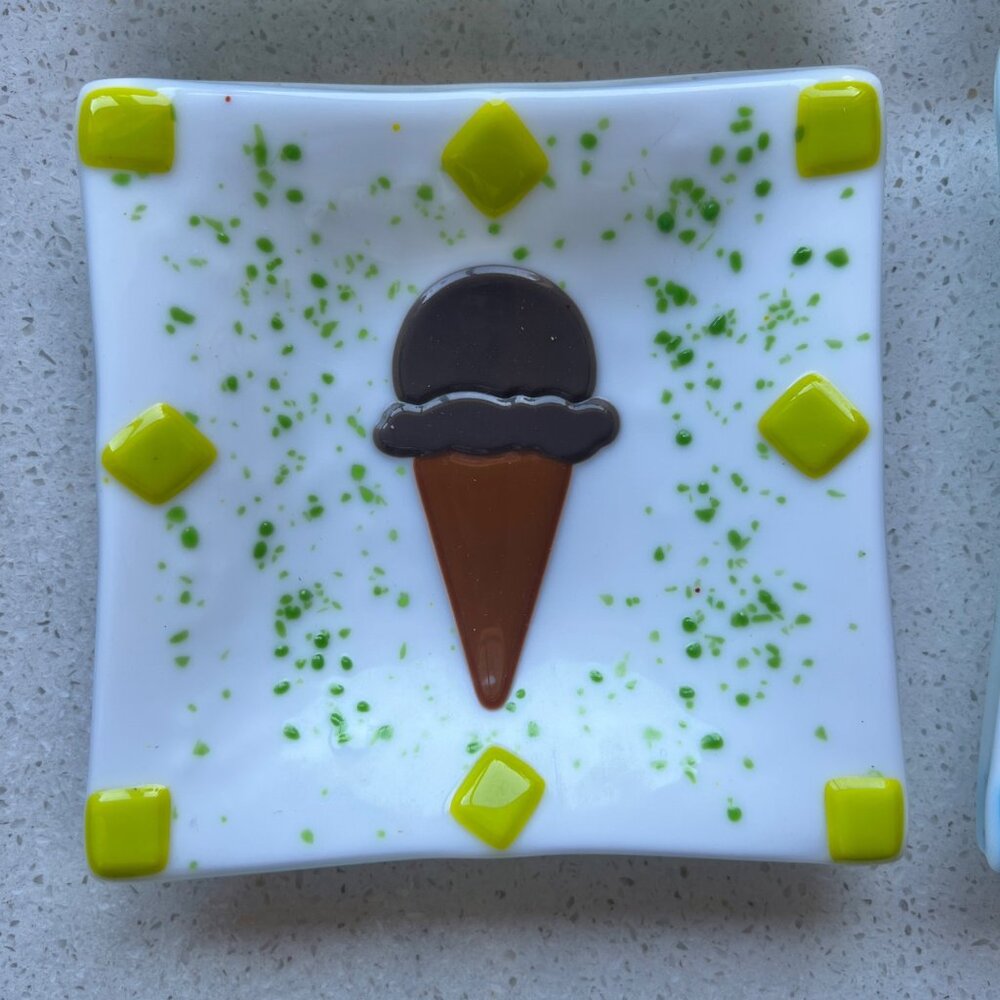 Set Of 4 Handcrafted Fused Glass Ice Cream Bowls With Colorful Borders - Picture 2 of 12